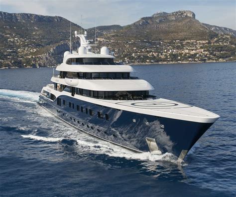 bernard arnault yacht.